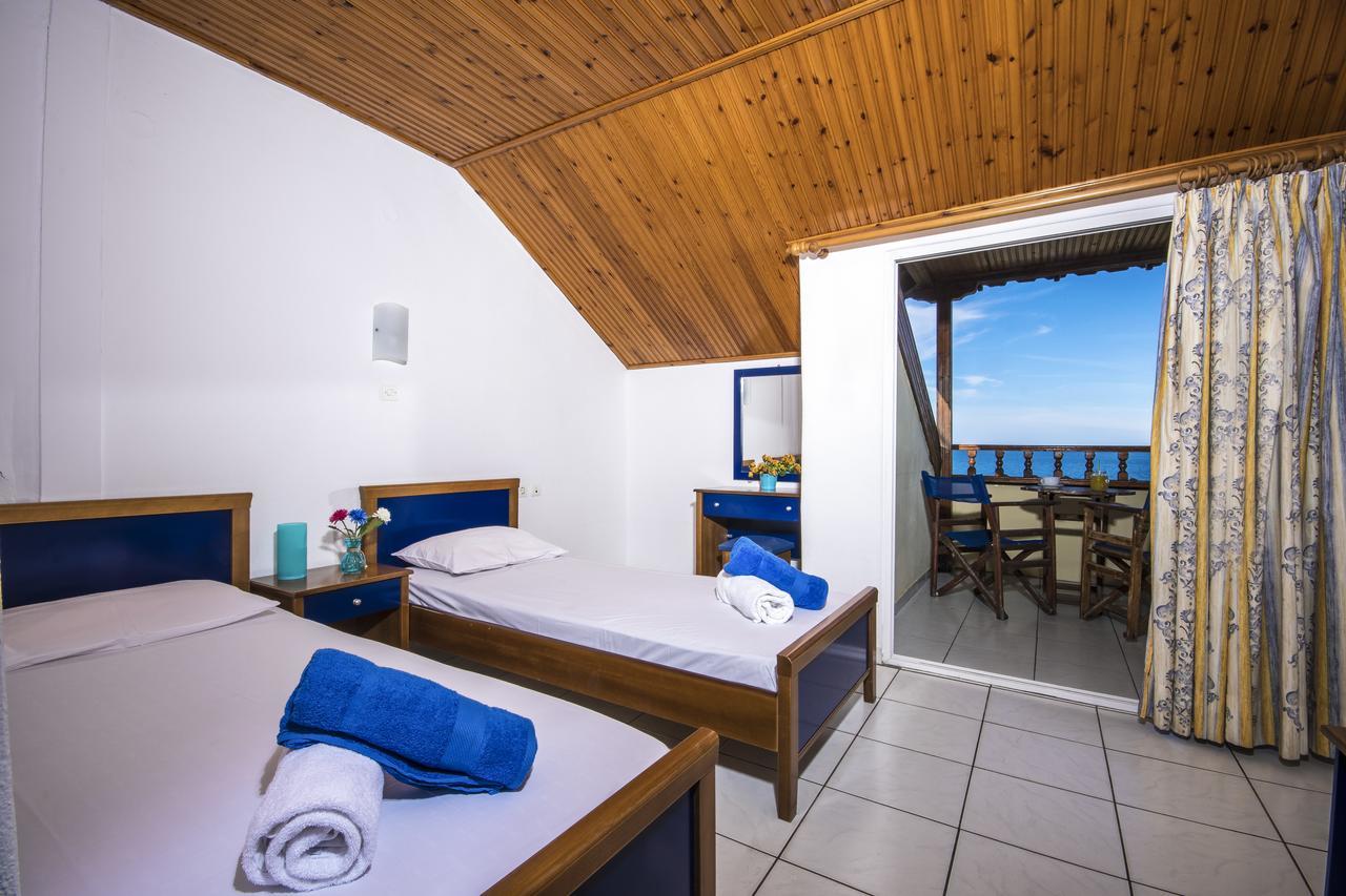 Hotel Vlassis Стомион Екстериор снимка