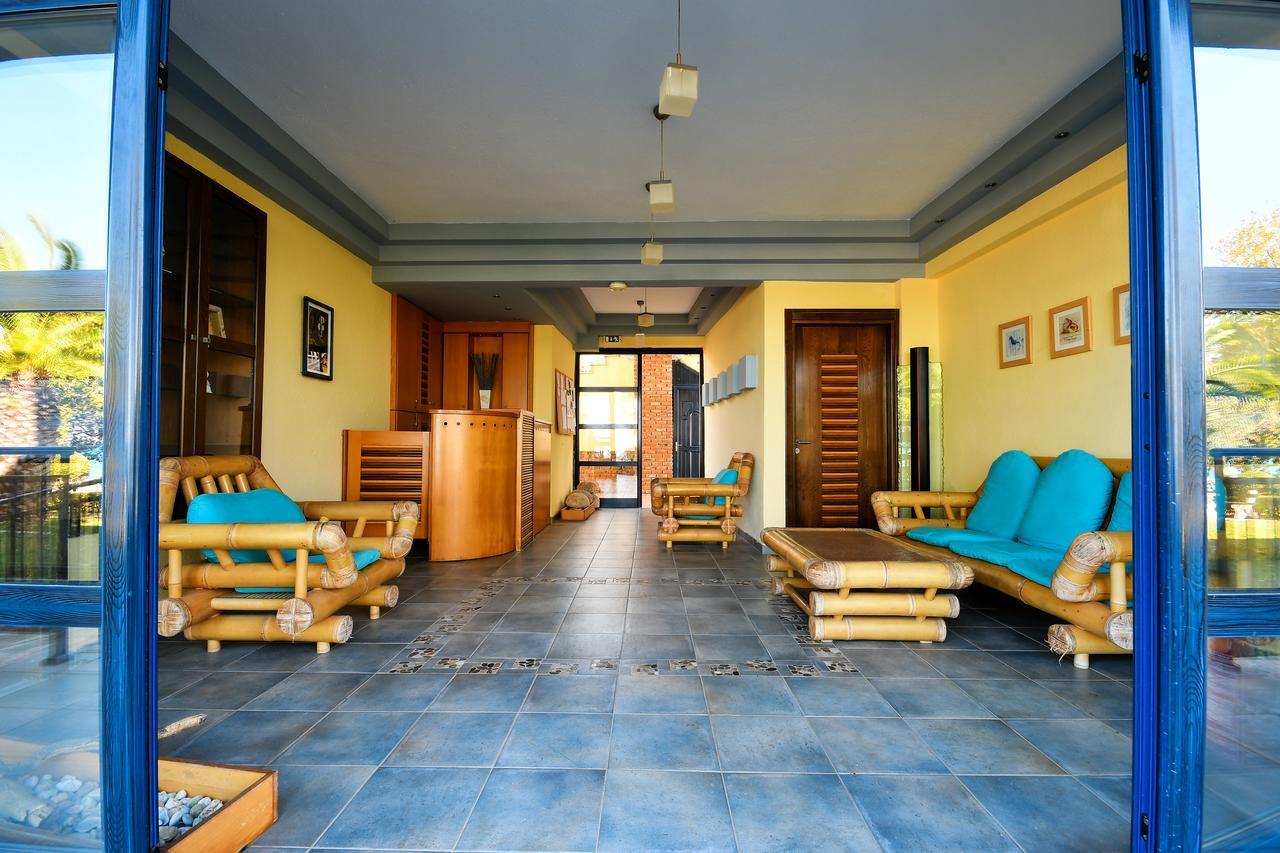 Hotel Vlassis Стомион Екстериор снимка