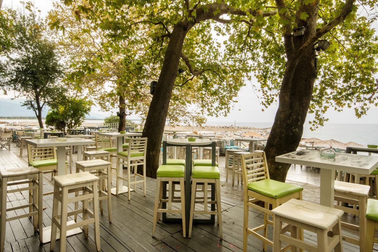 Hotel Vlassis Стомион Екстериор снимка